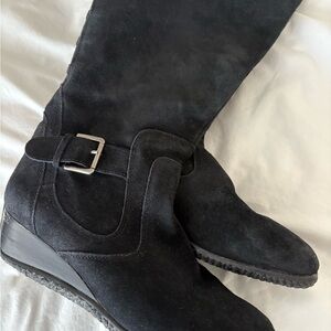 Elegant Black Heeled Boots